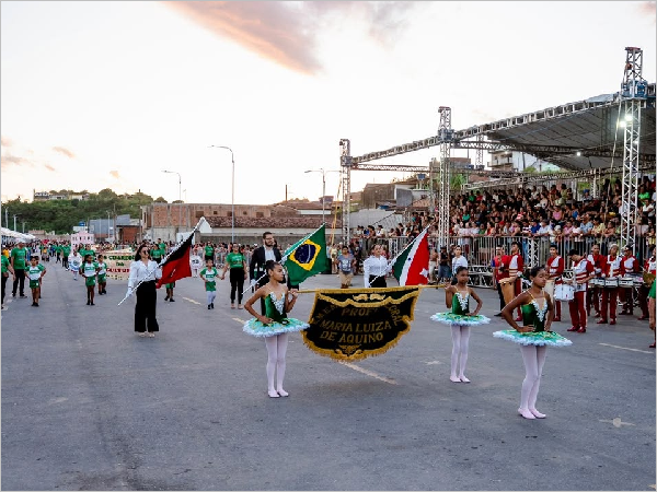 Desfile Cívico e Encontro de Bandas e Fanfarras de Alagoa Nova reúne comunidade e autoridades